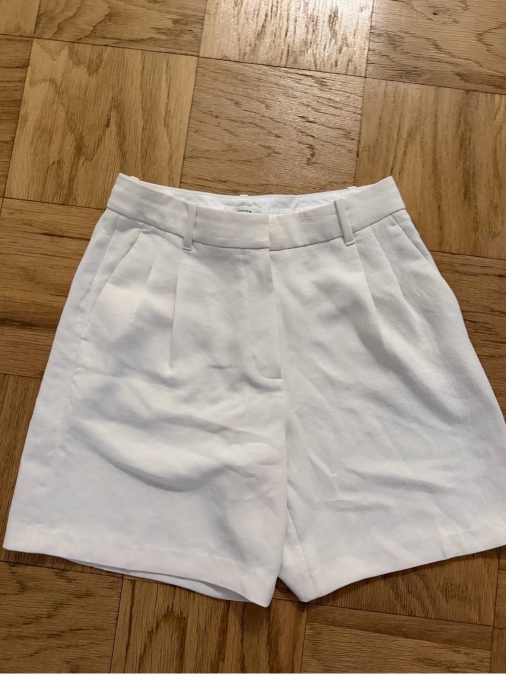 Aritzia effortless High-Rise off White Women’s long Shorts